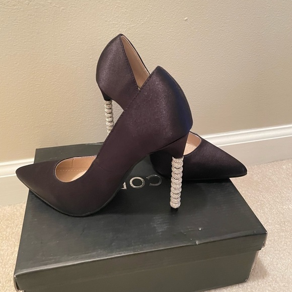 Heels - Picture 2 of 3